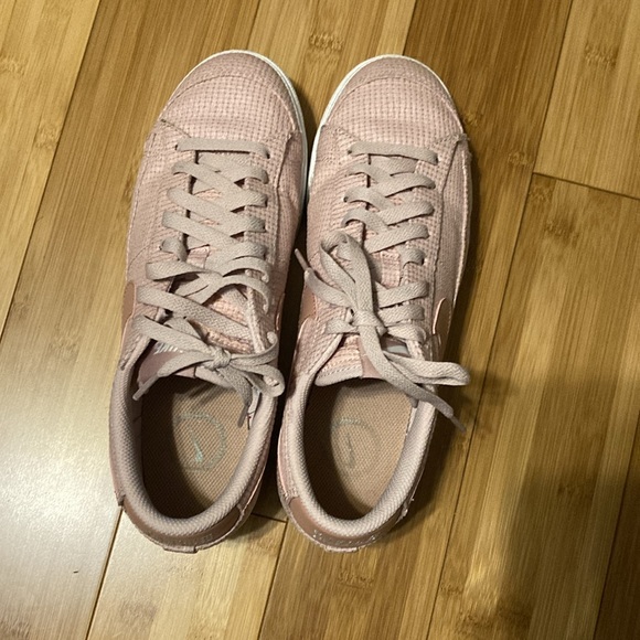 Nike Blazer Low Platform ESS Pink Oxford Summit/Rose Whisper Women’s Size 10 - Picture 2 of 9